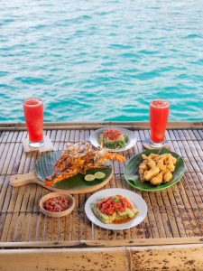 Gerupuk海滩出产许多龙虾(照片:Instagram@makanlombok,02/05/2026)